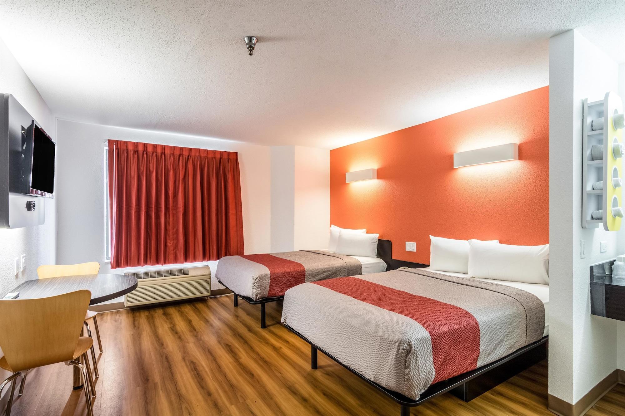 Motel 6-Harvey, Il Esterno foto