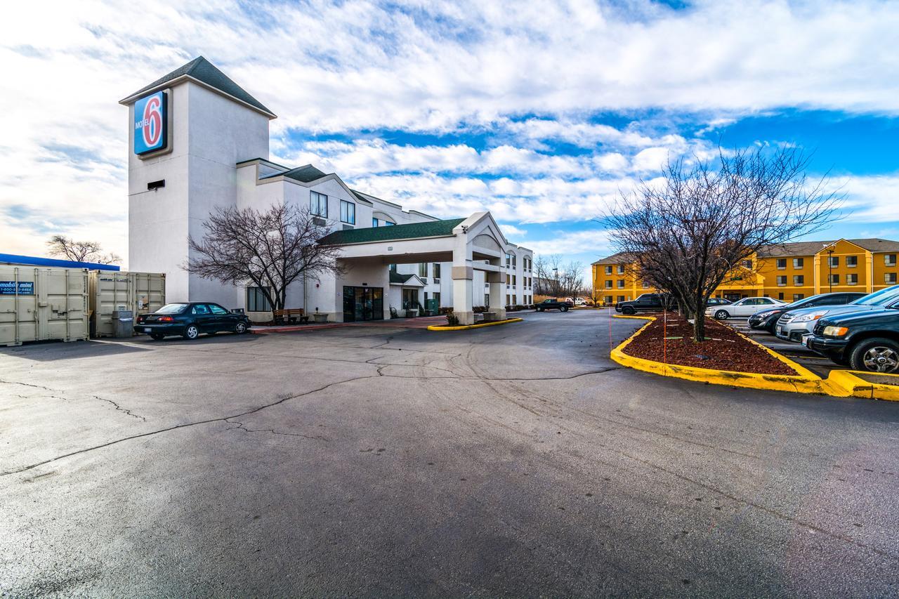 Motel 6-Harvey, Il Esterno foto