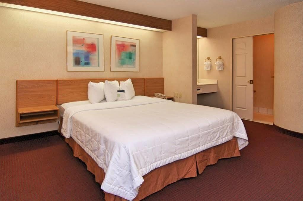 Motel 6-Harvey, Il Esterno foto